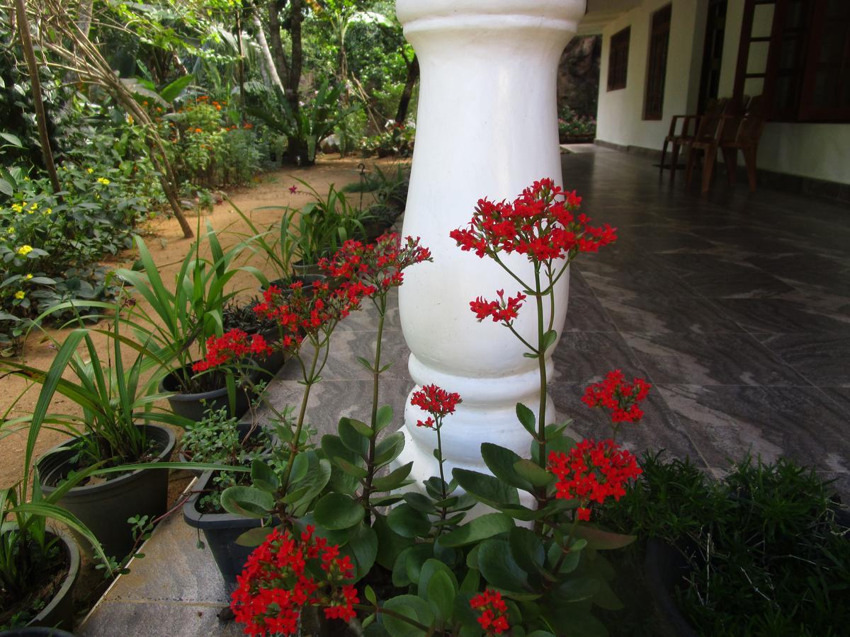 Maneesha Guest House Weligama Bagian luar foto